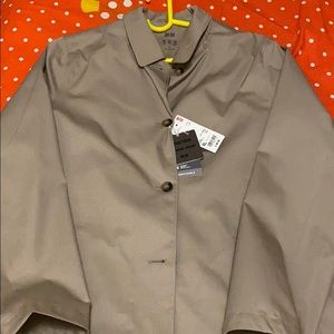 Uniqlo Women’s Tan Trench Coat + FREE GIFT